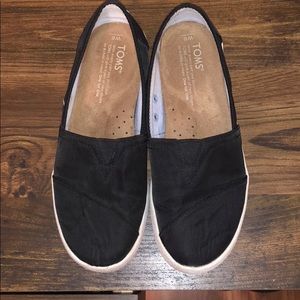 TOMS shoes